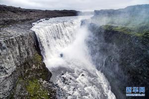 波兰摄影师航拍冰岛 景色美轮美奂令人痴醉