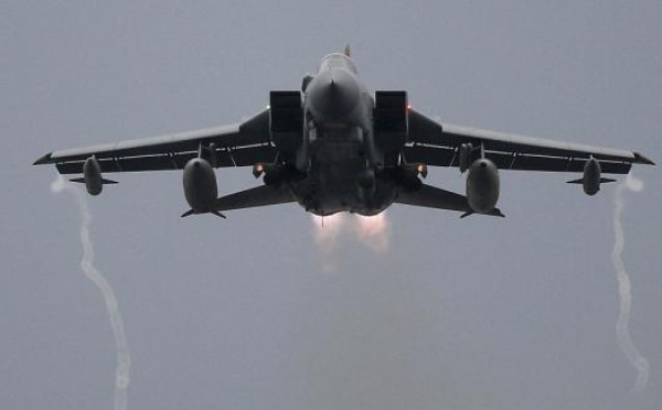 英国出动战机轰炸is油田 奥巴马点赞