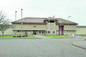 英国囚犯想开圣诞派对 用无人机运毒品玩脱了