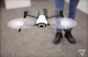 Parrot Bebop 2无人机：好玩但有致命缺陷