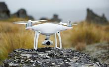 无人机安全问题频现 法规和厂家谁的错？