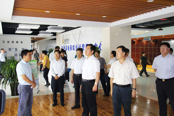 无人机应用引关注 绿金在线电商示范平台再获赞