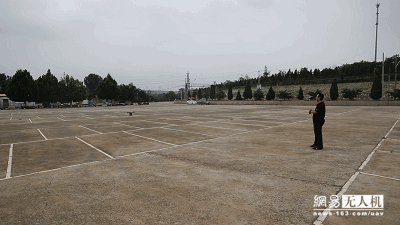 用手表操控的无人机 听说只需要动动手指就行