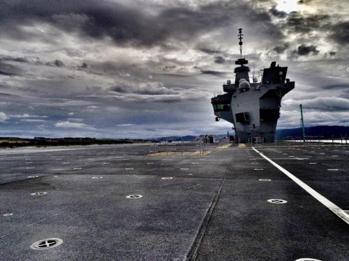 2000元的无人机降落在英国航母上 居然没遇到任何拦截