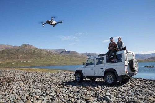 大疆创新发布两新款无人机，推“晓”Spark 掌上无人机新功能