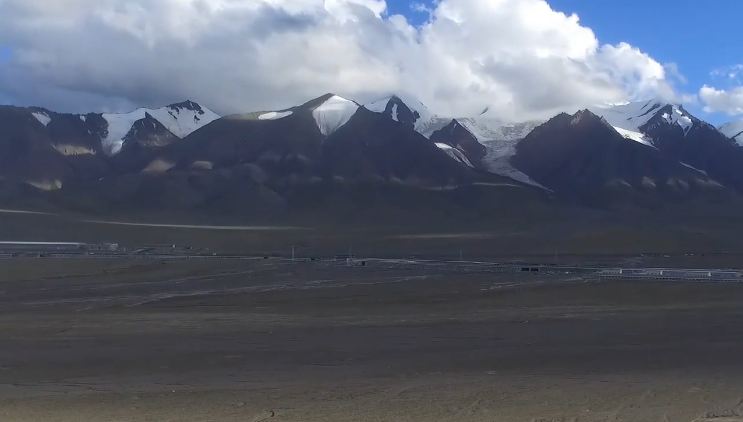 开云足球航拍玉珠峰 