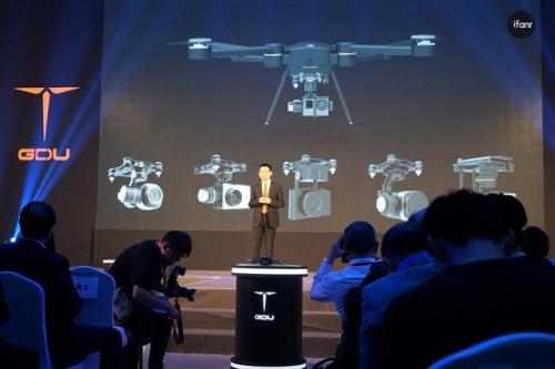 杀入主流无人机市场，普宙发布新机：手势识别+碳纤维材质