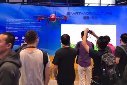 马云的云栖 极飞的飞机