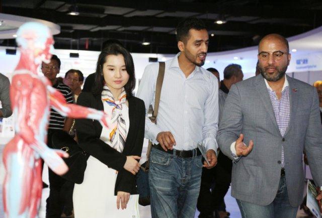 向世界展示中国技术！“一带一路”合洽会代表参观大疆无人机和华大基因