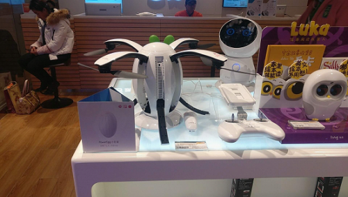 PowerVision臻迪携手宏图三胞Bookstone，打造无人机新零售旗舰