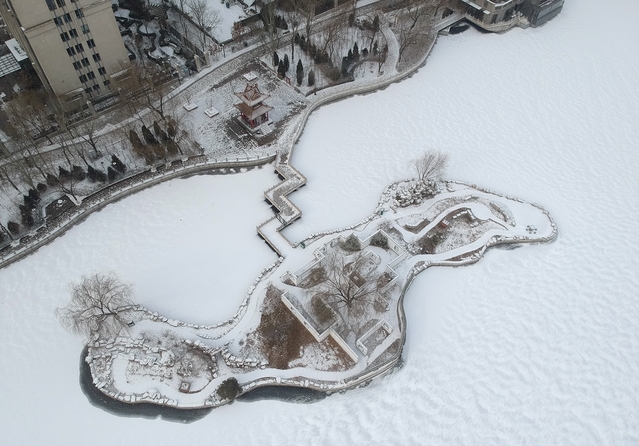 用大疆最小的无人机“晓”拍摄太原龙潭公园雪景