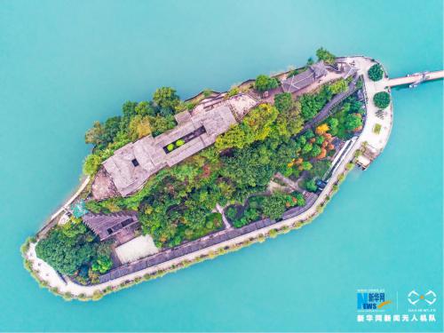 无人机航拍“三峡明珠”石宝寨 如同“江上盆景”