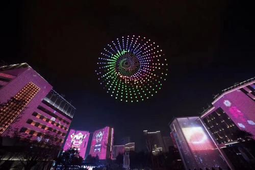 亿航白鹭无人机3D立体编队表演西安闹元宵