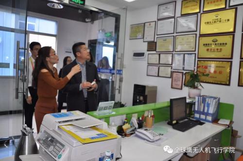 欢迎深圳市龙岗区龙城街道李顺恭副书记一行莅临全球鹰无人机参观指导