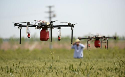 哈工大机器人集团自主研发 农业植保无人机亮相