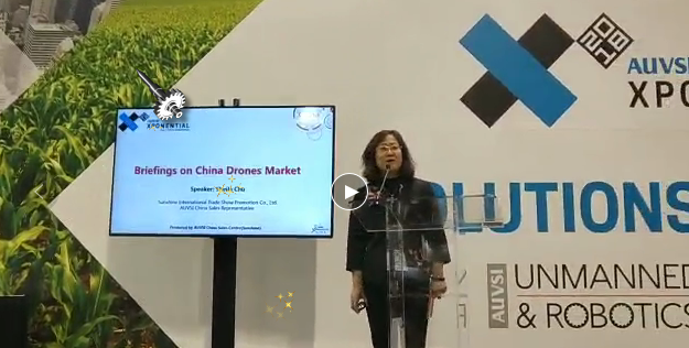 AUVSI中国代表Sheila Chu 女士在XPONENTIAL 2018 展会现场向国外同行和媒体介绍中国参展企业情况及中国无人系统产业发展状况