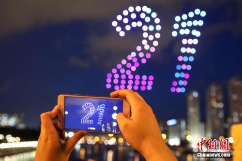 香港首次举行百架无人机户外光影汇演庆祝回归祖国21周年