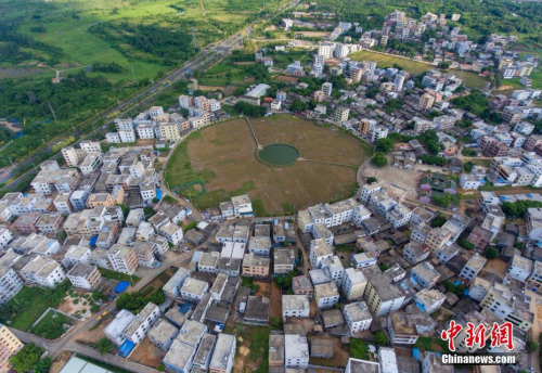 无人机航拍海口四百年古村 规划布局似“太极图”