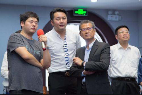 亿航自动驾驶飞行器（AAV）试飞名单又添重量级人物，香港财政司司长成座上客