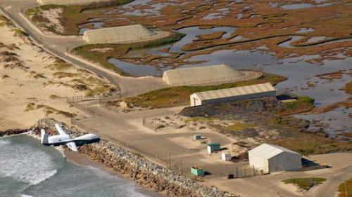 美国海军版全球鹰无人机试飞出事故 用机腹着陆