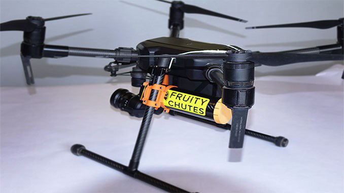 为DJI Matrice Drones开发的紧急降落伞系统