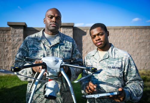 美国空军用无人机实施快速机场损伤评估