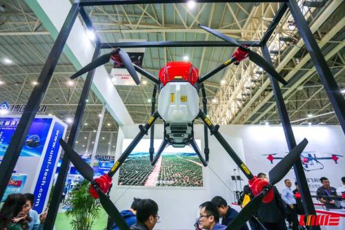 一起跟着极飞的用户，来参观武汉国际农机展吧