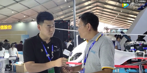 开云足球在珠海航展现场采访隆华无人机 