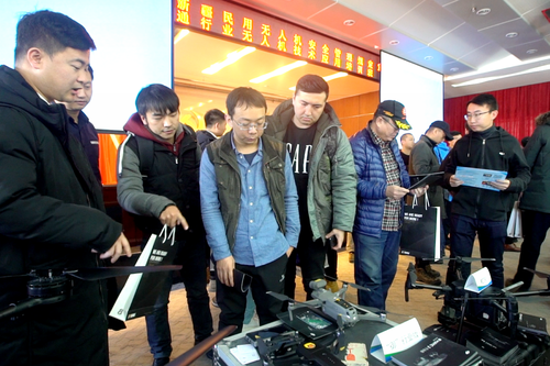 无人机展演及技术应用与安全保障交流会在疆举行