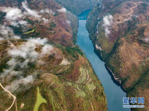 无人机航拍鸭池河峡谷风光美