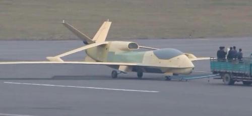 比全球鹰更科幻，翔龙无人机另辟蹊径，菱形机翼美国可望不可及 