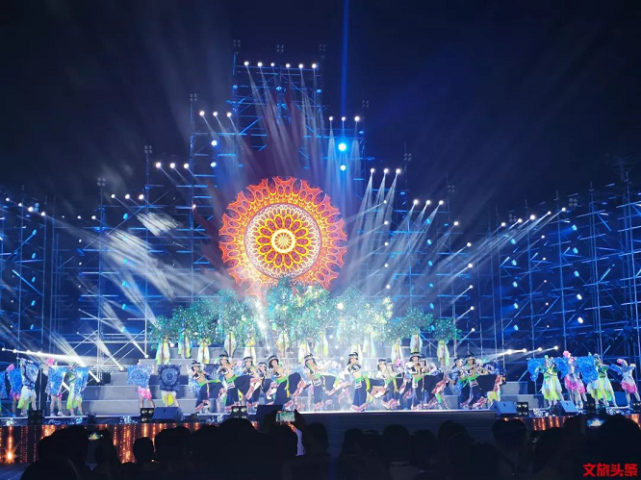 云南巍山国际火把节 高巨创新千架无人机打造民族文化光影秀