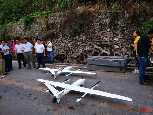 成都造“夜视”无人机探路 助崇州鸡冠山受困游客返回