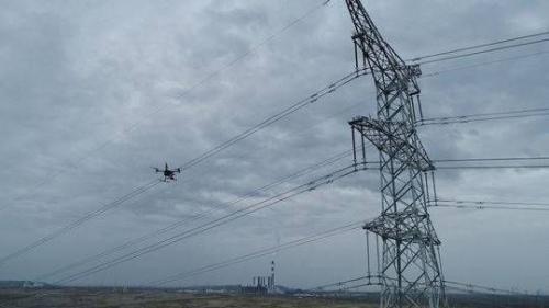 无人机飞进西部世界：深入电力巡检及植保