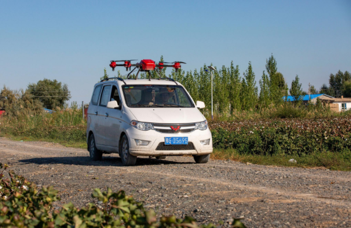 植保无人机“双雄”战事：极飞“上天”，大疆“接地”