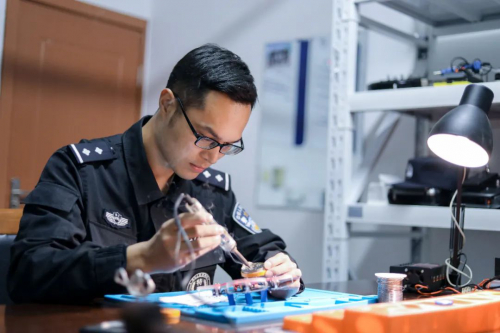 青警新锐㉔｜临海尹忠民：拆玩具、拆收音机…从小拆到大，还要拆上天