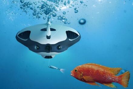 这款水下无人机使用声纳探测鱼并将其拍摄为4K