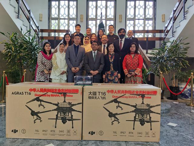 “把中国最先进农业装备用于巴基斯坦治蝗！”12台大疆植保无人机援巴