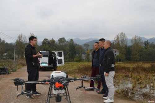 巫溪塘坊镇：培训植保无人机飞手 助力脱贫攻坚