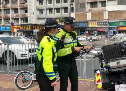 安全高效！30架大疆无人机助深圳交警严查电动车违法，直播圈粉无数