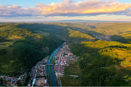 无人机俯瞰美丽吉林白山