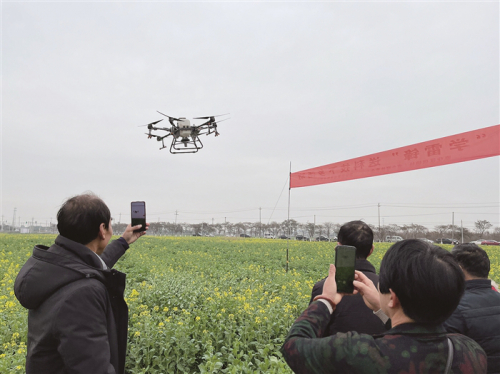 植保无人机“飞防”助力春耕生产