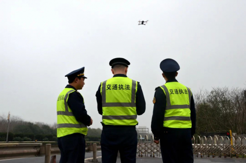 杭州交通探索无人机执法，首批执法队员考取无人机驾照