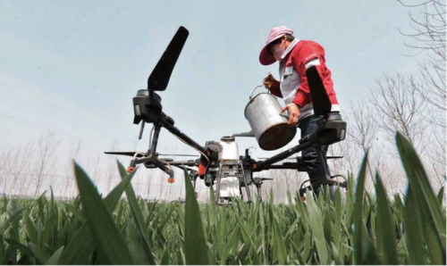 应用于稻田棉田的高科技：植保无人机打药、灭虫、施肥……