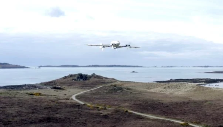 目前英国皇家邮政已使用无人机运送：岛屿之间的小包裹运送