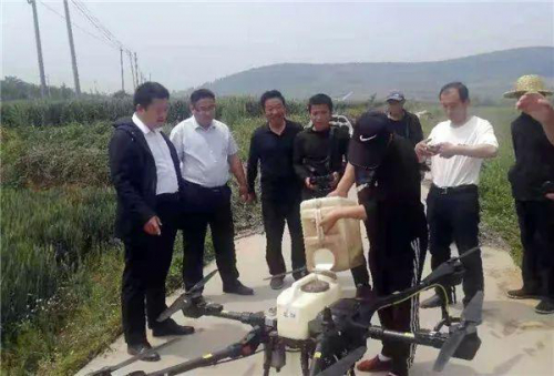 孔村镇：植保“无人机”飞防，成为麦田喷药“主力军”