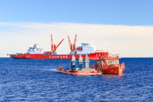 中国第39次南极科考队凯旋，赛尔红亮相南极上空