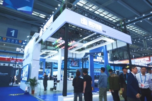 高交会 | 全国政协副主席辜胜阻莅临高巨创新展位参观指导