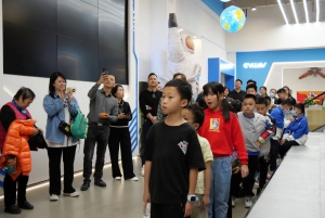 异能欢迎常平青企前来无人机科普教育基地举行亲子活动｜用爱护航，承载梦想