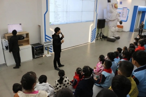 异能欢迎常平第三小学前来无人机科普教育基地举行亲子活动｜用爱护航，承载梦想